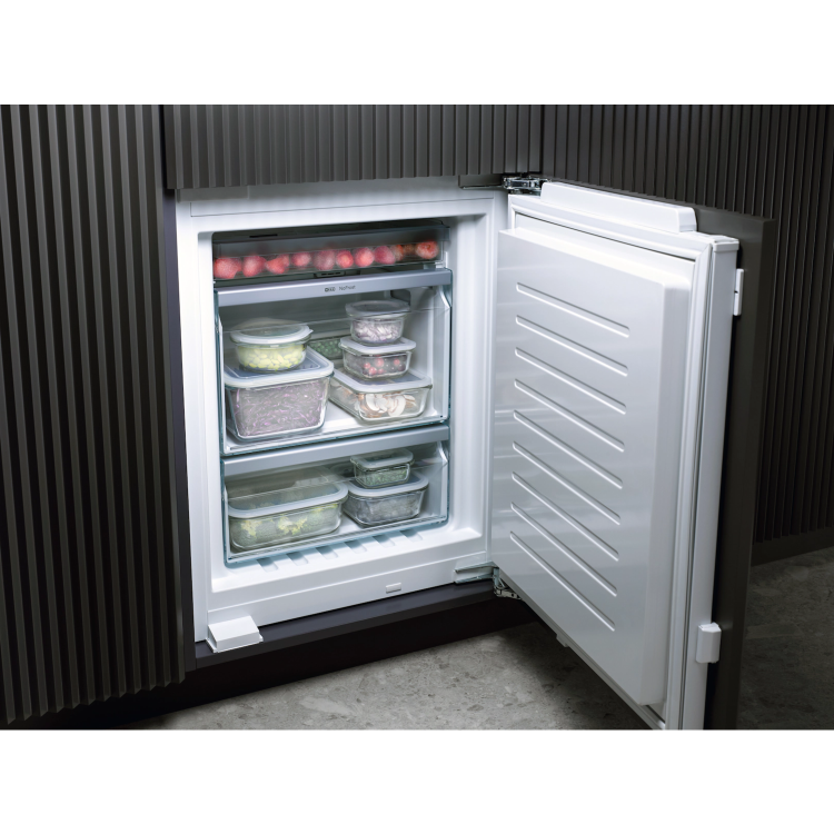 Miele 234L 70-30 Integrated Fridge Freezer