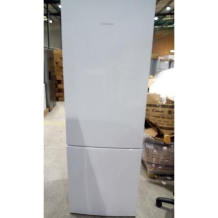 Refurbished Bosch Serie 4 KGE49VW4AG Freestanding 413 Litre 60/40 Fridge Freezer