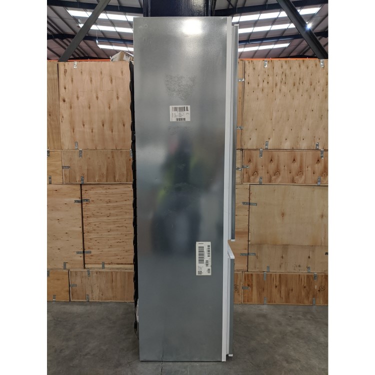 Refurbished Siemens iQ100 KI38VX22GB Integrated 294 Litre 70/30 Fridge Freezer