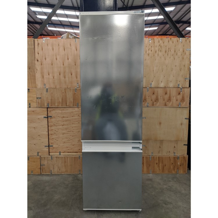 Refurbished Siemens iQ100 KI38VX22GB Integrated 294 Litre 70/30 Fridge Freezer
