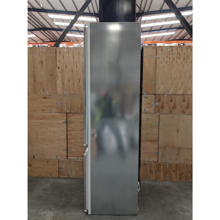 Refurbished Siemens iQ100 KI38VX22GB Integrated 294 Litre 70/30 Fridge Freezer