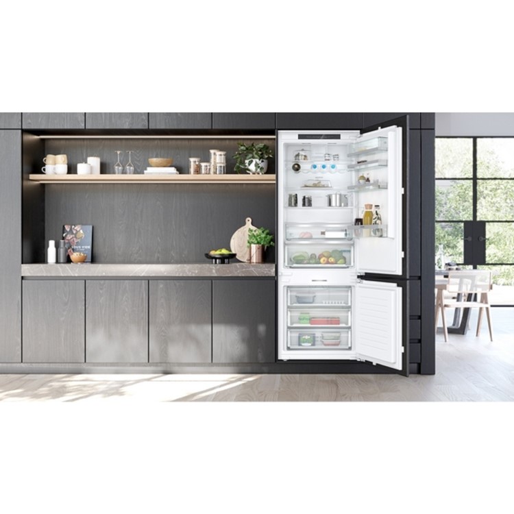 Siemens iQ500 381 Litre 70/30 Integrated Fridge Freezer