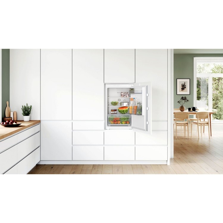 Refurbished Bosch Series 2 KIR21NSE0 Integrated 136 Litre In-column Fridge