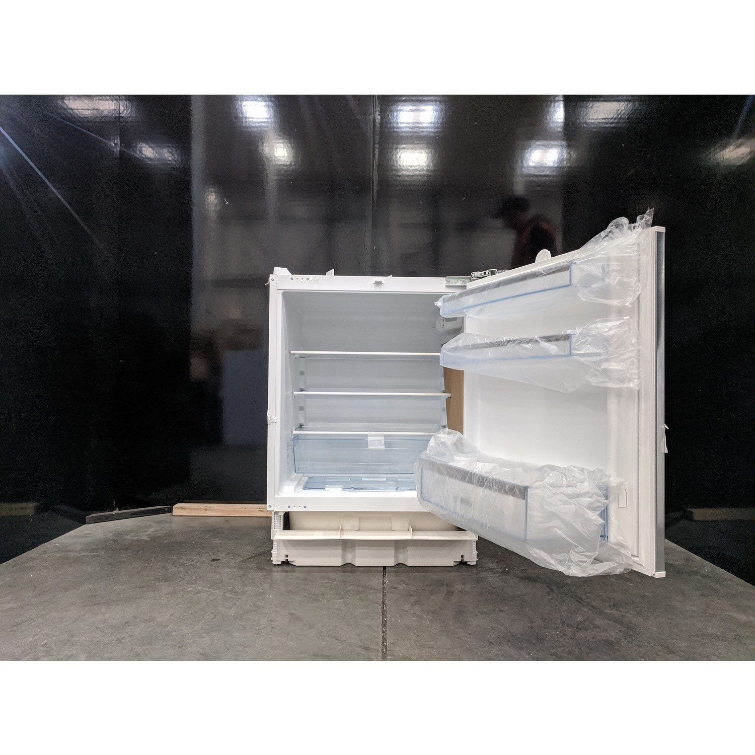 Refurbished Bosch KUR15AFF0G Integrated 137 Litre Under Counter Fridge