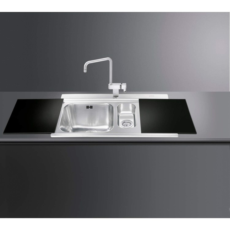 GRADE A1 - Smeg LI915ND Iris 90cm Stainless Steel 1.5 Bowl Single Right Hand Drainer Inset Sink With Black Glass Chopping Boards