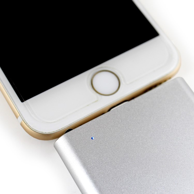 Plug & Go Wire-Free Mini Power Bank With Built In Lightning Connector 1000mAh Silver 