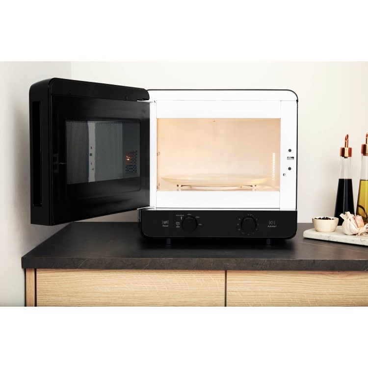 Refurbished Hotpoint MWH1311B Xtraspace  Curve 13L 700W Microwave Black