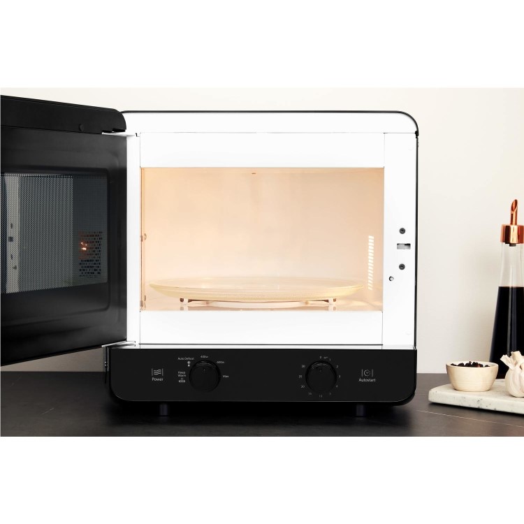 Refurbished Hotpoint MWH1311B Xtraspace  Curve 13L 700W Microwave Black