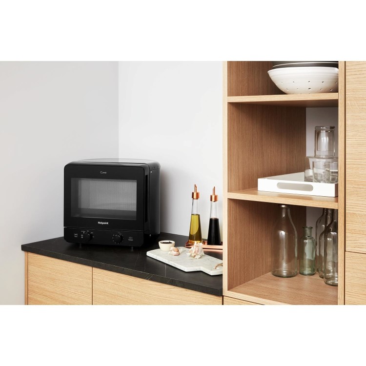 Refurbished Hotpoint MWH1311B Xtraspace  Curve 13L 700W Microwave Black