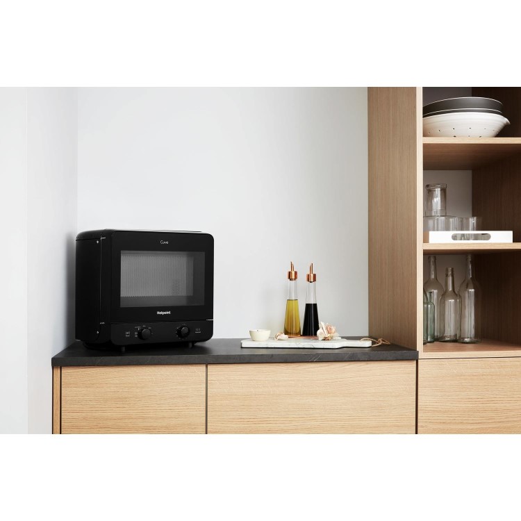 Refurbished Hotpoint MWH1311B Xtraspace  Curve 13L 700W Microwave Black
