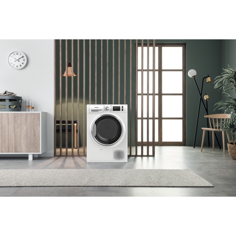 Refurbished Hotpoint NTM118X3XBUK Freestanding 8KG Heat Pump Tumble Dryer White