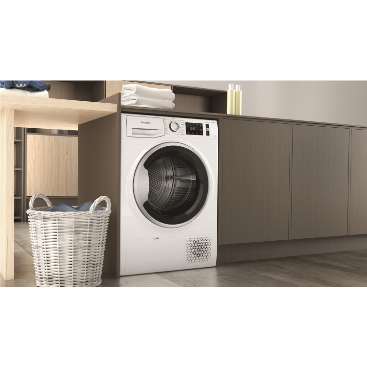 Refurbished Hotpoint NTM1192SK Freestanding Heat Pump 9KG Tumble Dyer White