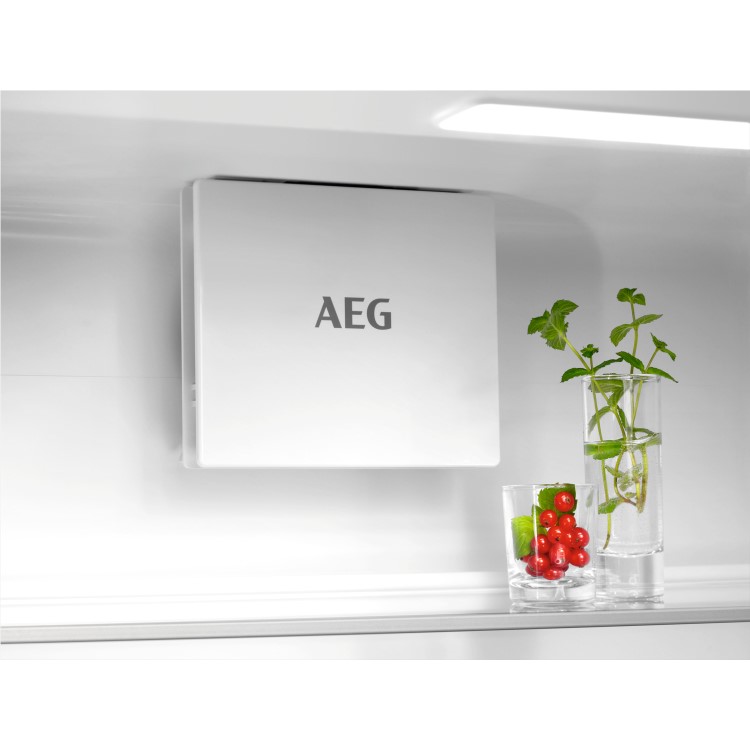 AEG 7000 Series 241 Litre 50/50 Integrated Fridge Freezer