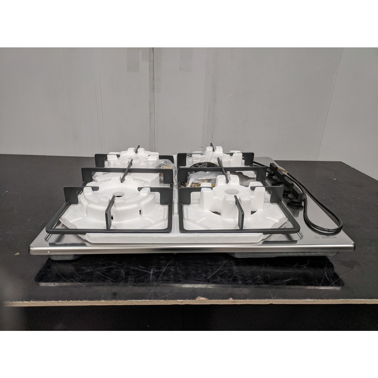 Refurbished Bosch Series 2 PBP6B5B60 58cm 4 Zones Gas Hob PBP6B5B60