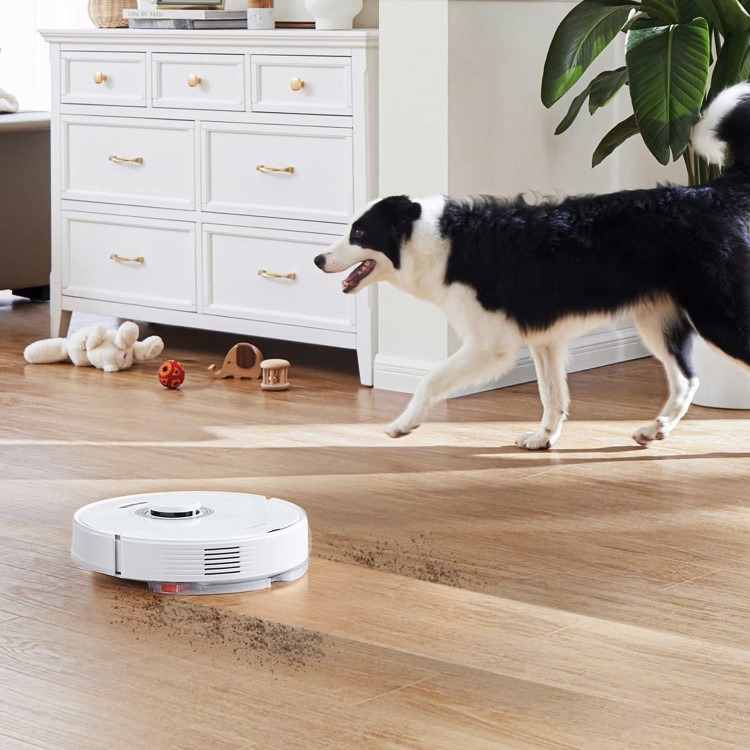 Refurbished Roborock Q7Max+ Robot Vacuum Cleaner with Self-Emptying Station - White