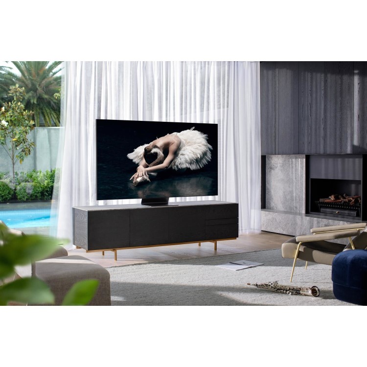 Samsung QE82Q800TATXXU 82" 8K Ultra Sharp HD HDR10+ Smart QLED TV with Bixby Alexa and Google Assistant