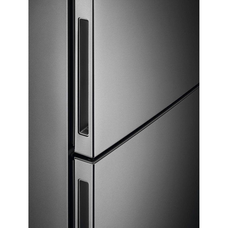 AEG 7000 Series 331 Litre 60/40 Litre Freestanding Fridge Freezer - Stainless Steel Doors