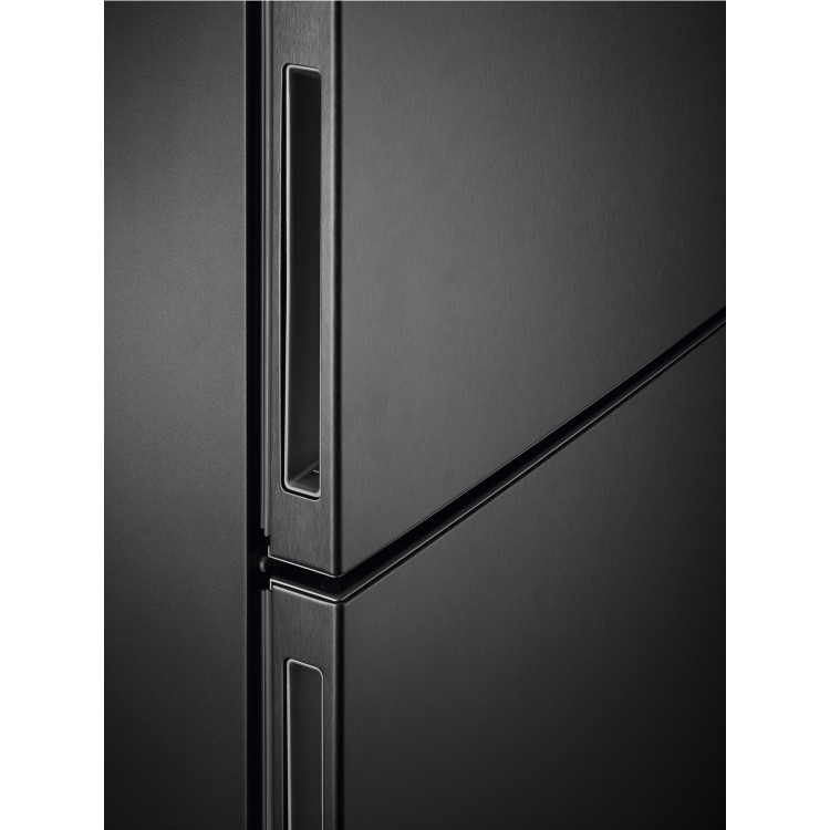 AEG 367 Litre 70/30 Freestanding Fridge Freezer - Black