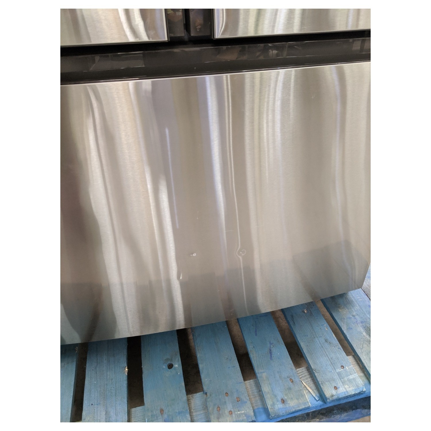 Refurbished Hisense RF750N4ISF 578 Litre American Fridge Freezer