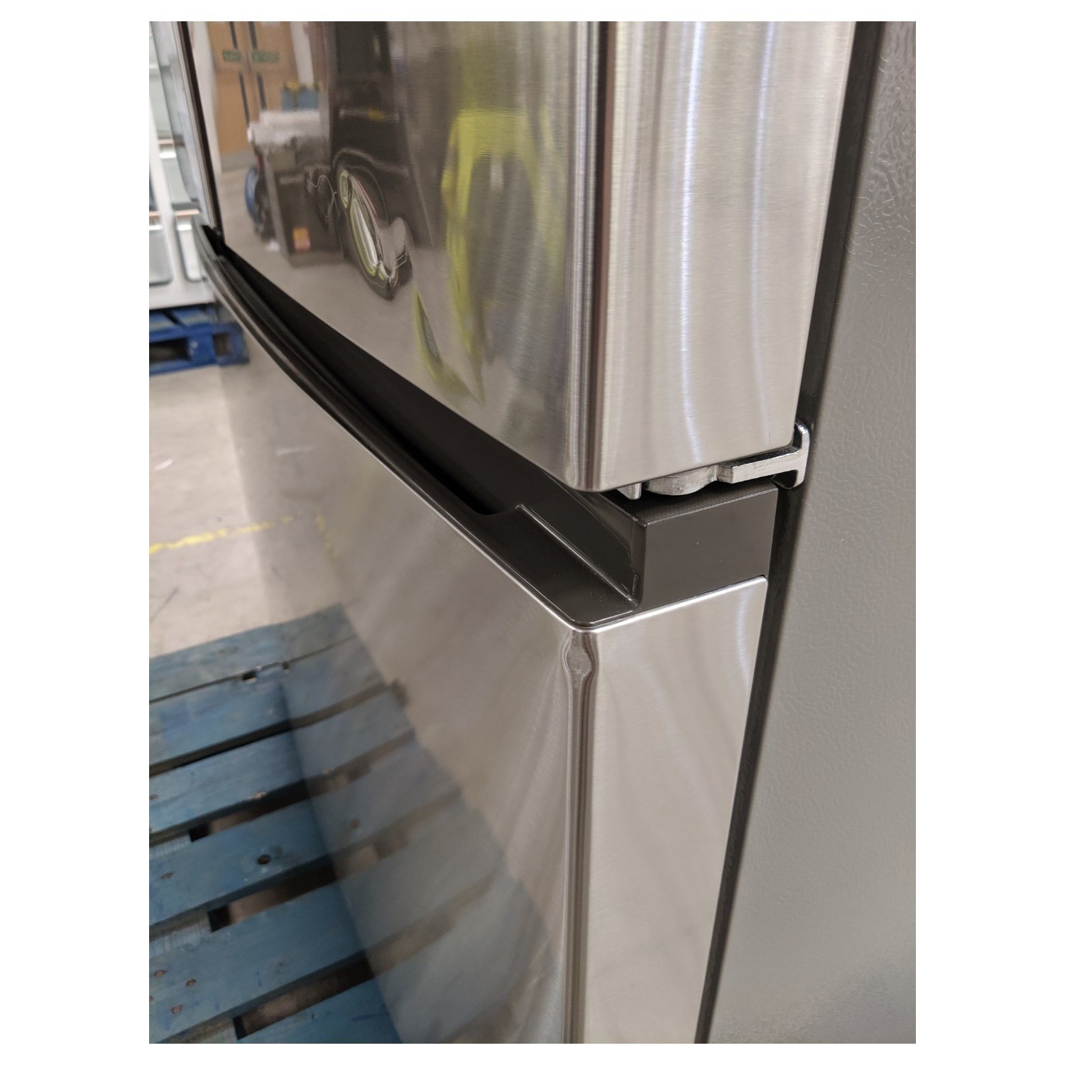 Refurbished Hisense RF750N4ISF 578 Litre American Fridge Freezer