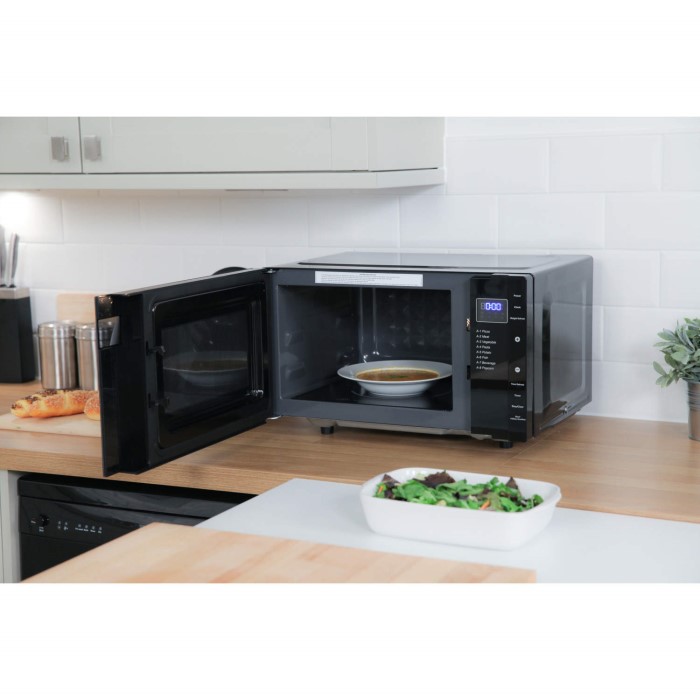 Russell Hobbs RHFM2363B 23L Flatbed Freestanding Digital Microwave in