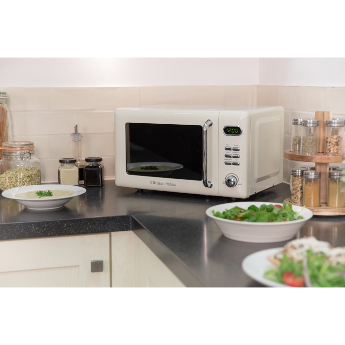 Russell Hobbs RHRETMD706C 17L 700W Retro Design Freestanding Digital