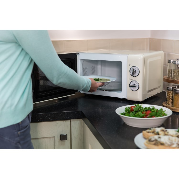 Refurbished Russell Hobbs RHRETMM705C Retro 17L 700W Microwave Oven