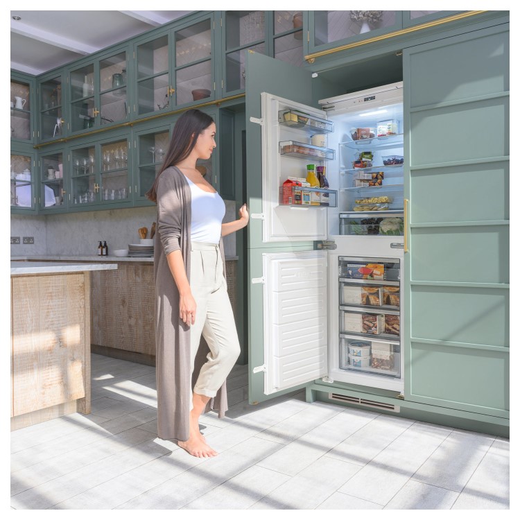 Caple 233 Litre 50/50 Frost Free Integrated Fridge Freezer