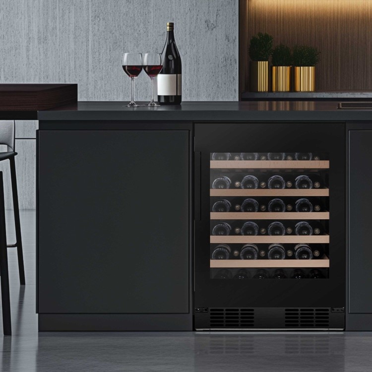 Refurbished Hisense 46 Bottle Freestanding Wine Cooler - Black