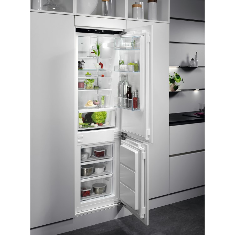 AEG 247 Litre 70/30 Integrated Fridge Freezer