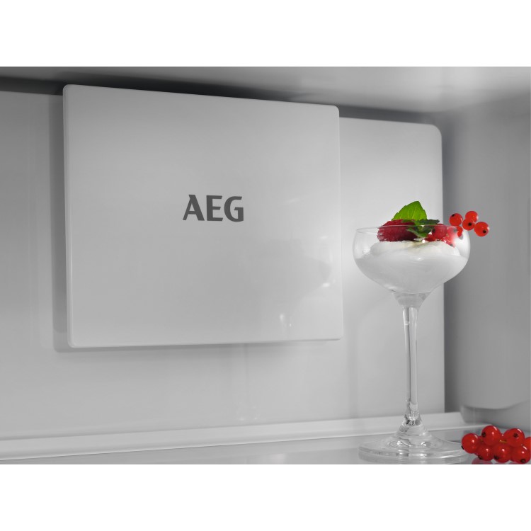 AEG 247 Litre 70/30 Integrated Fridge Freezer