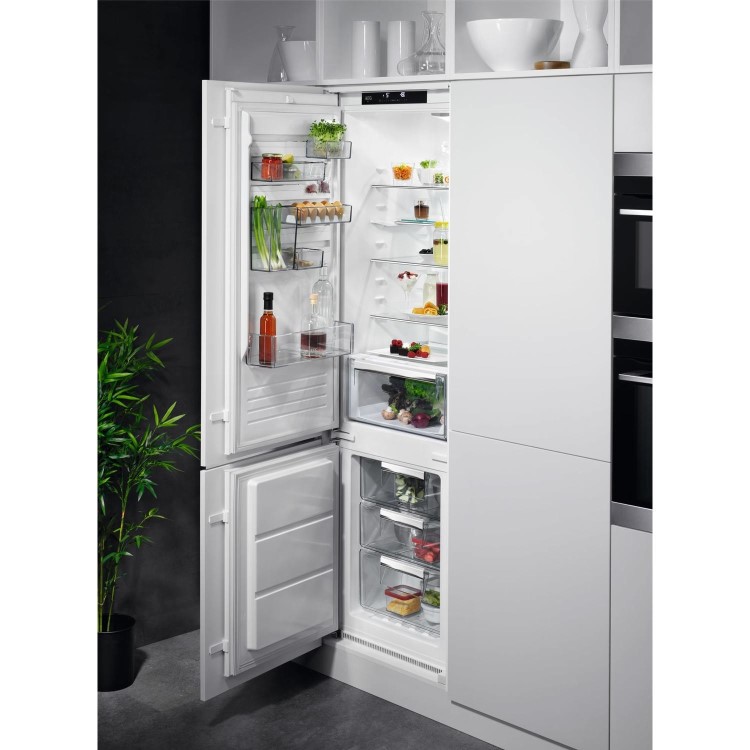 AEG SCE81928TS 70-30 Integrated Fridge Freezer - Sliding Rail