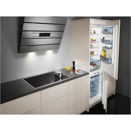 GRADE A3  - AEG SCT71900S0 Pro-Fresh Frost Free 70-30 Integrated Fridge Freezer