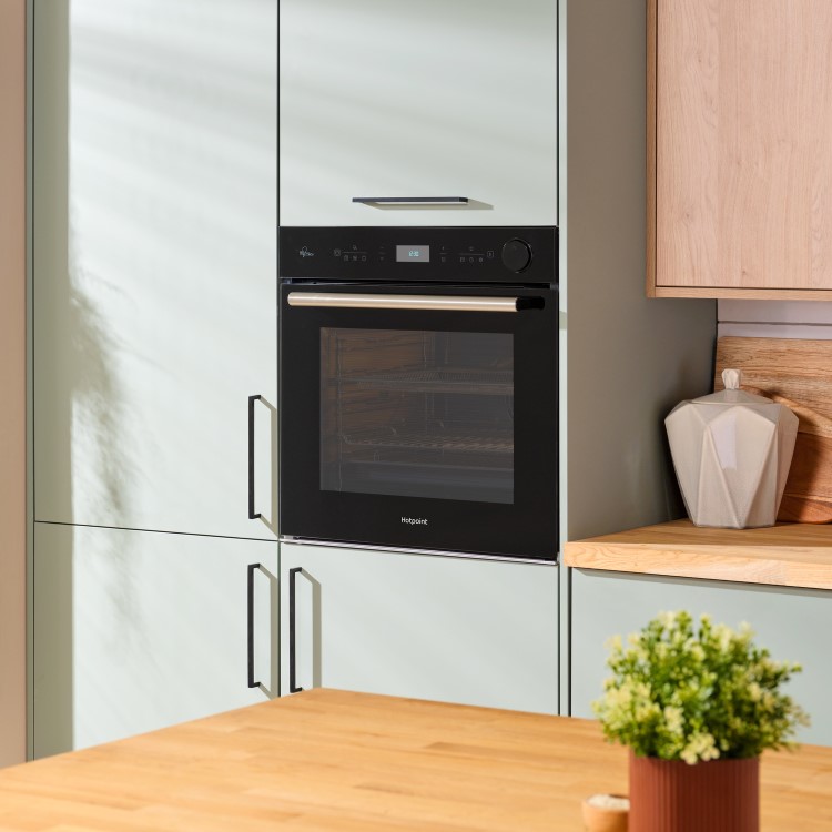 Hotpoint Class 4 SI4S854CBL Air Fry Electric Single Oven with Active