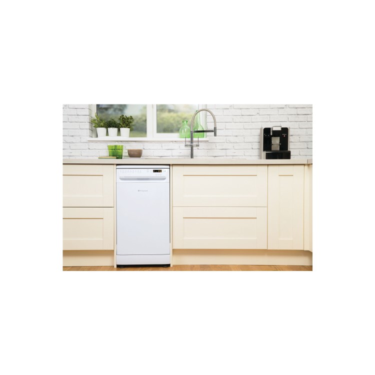 Hotpoint Ultima SIUF32120 10 Place Slimline Freestanding Dishwasher - White