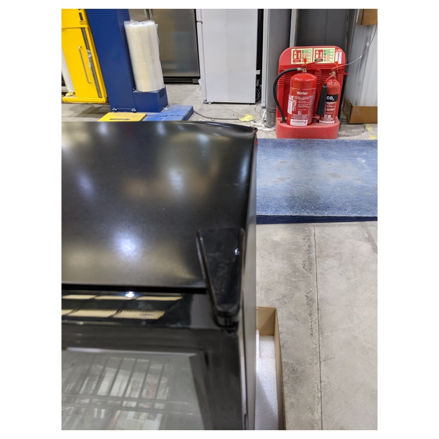 Refurbished Swan SR12030BN Integrated 20 Bottle Single Zone Wine Cooler