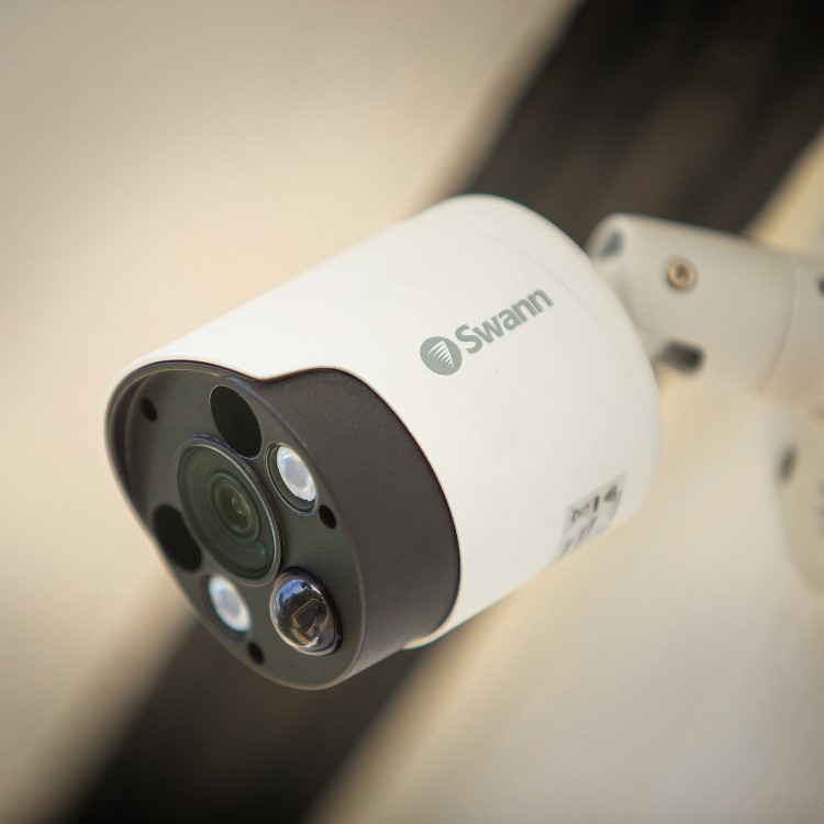 Swann CCTV System - 8 Channel 4K Ultra HD NVR with 4 x 4K Thermal Sensing Spotlight Cameras & 2TB HDD