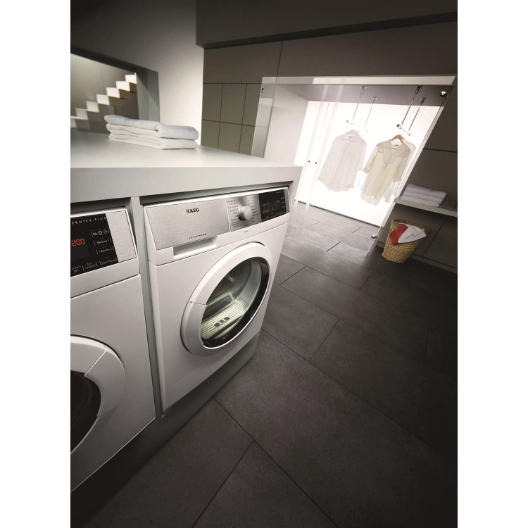 AEG Ex-display SensiDry 9 Series Freestanding Condenser Tumble Dryer in White
