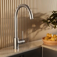 Single handle kitchen faucet - Brushed Nickel