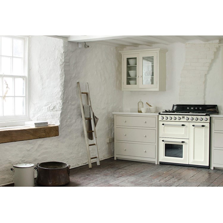 GRADE A2 - Smeg TR93P Victoria Triple Cavity 90cm Wide Dual Fuel Cooker Cream