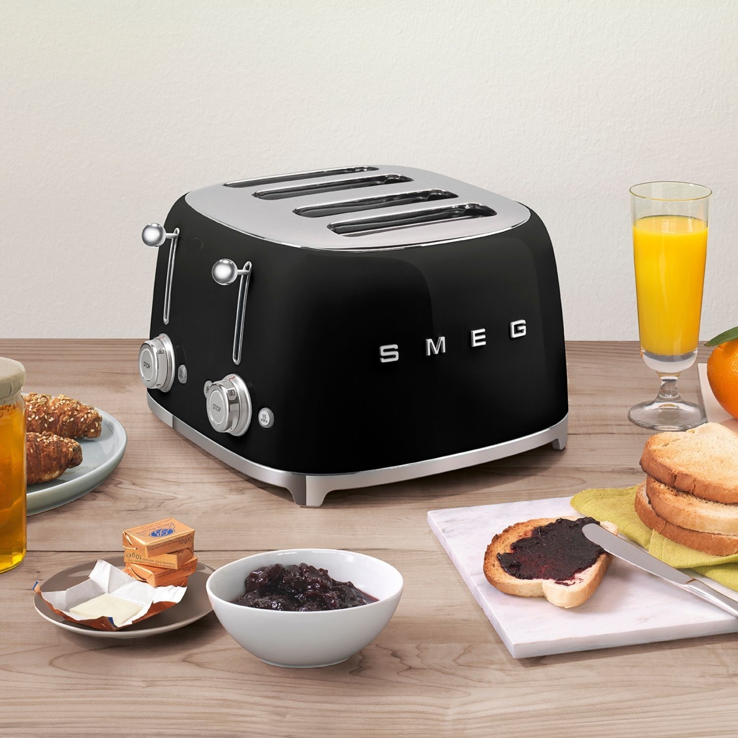 Smeg TSF03BLUK 4-Slice Retro Black Toaster Stylish Fast Toasting