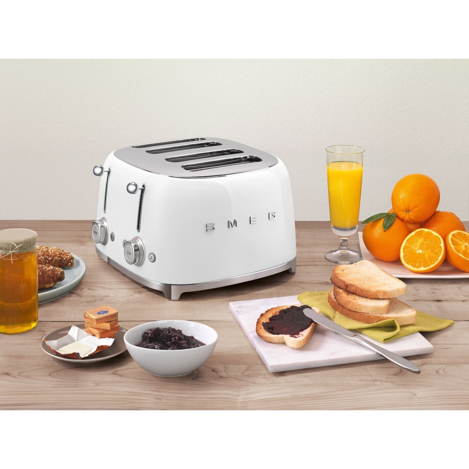 Smeg TSF03WHUK 4-Slice Retro White Toaster Stylish Fast Toasting