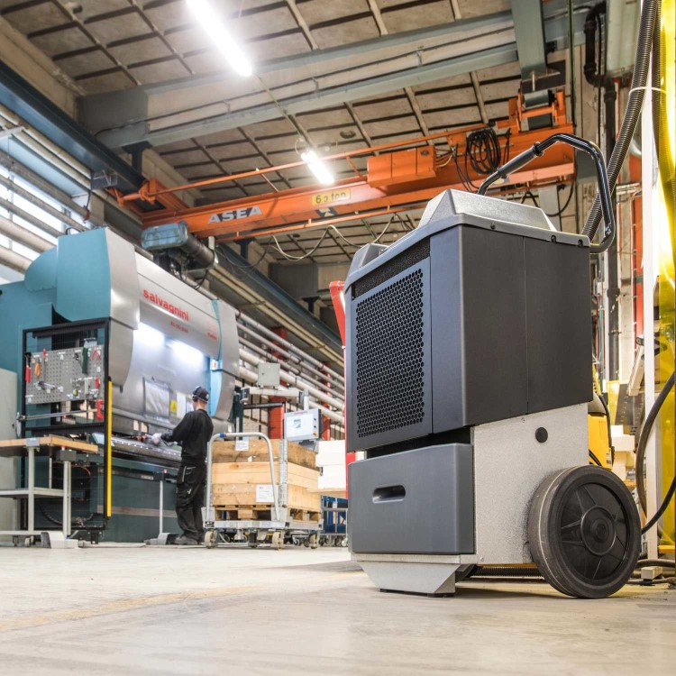 WCD8HG Heavy-Duty Metal Dehumidifier 49L/Day IPX4 for Workshops & Storage Areas