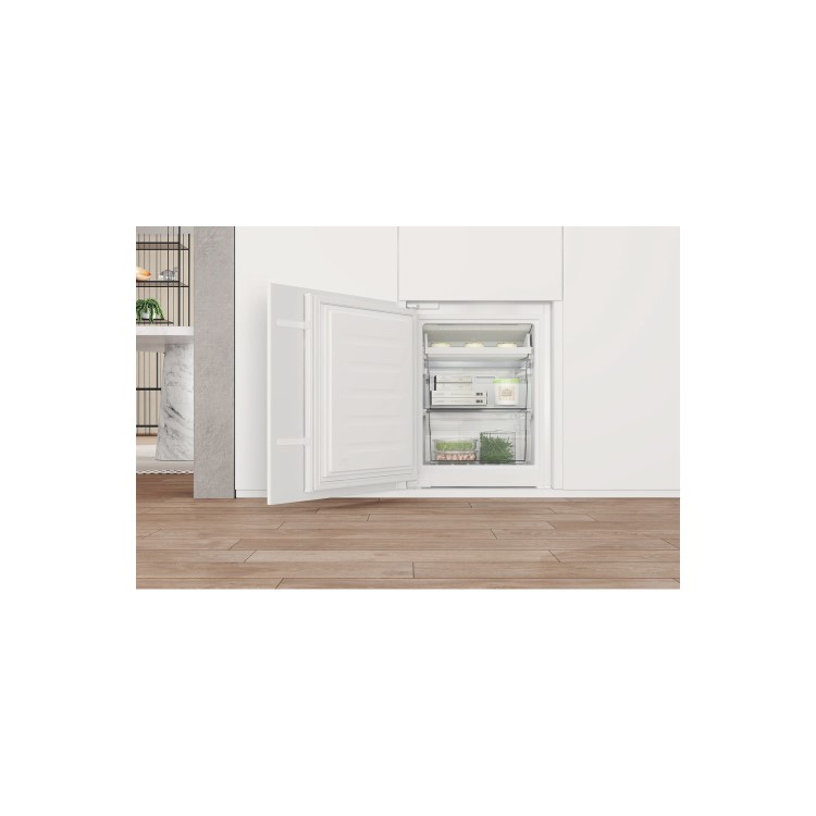 Whirlpool 250 Litre 70/70 Integrated Fridge Freezer