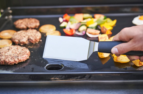Premium porcelain-coated cast iron grill plate.