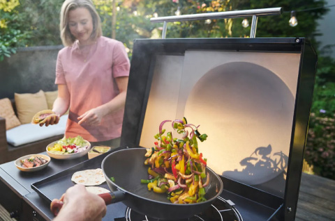 Smartly designed for mess-free grilling.