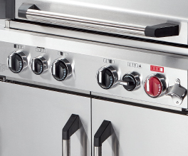 Four continuously adjustable stainless-steel burners.