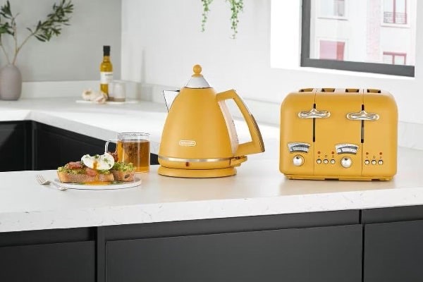 Delonghi Argento Kettle and Toaster Set Pink on a worktop