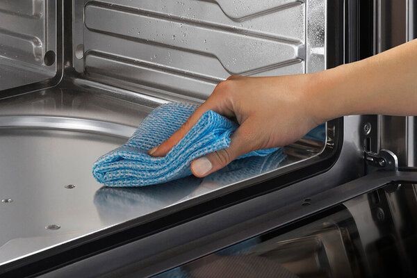 Stainless steel easy clean interior.