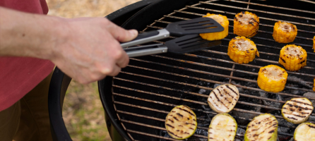 How to use a charcoal bbq